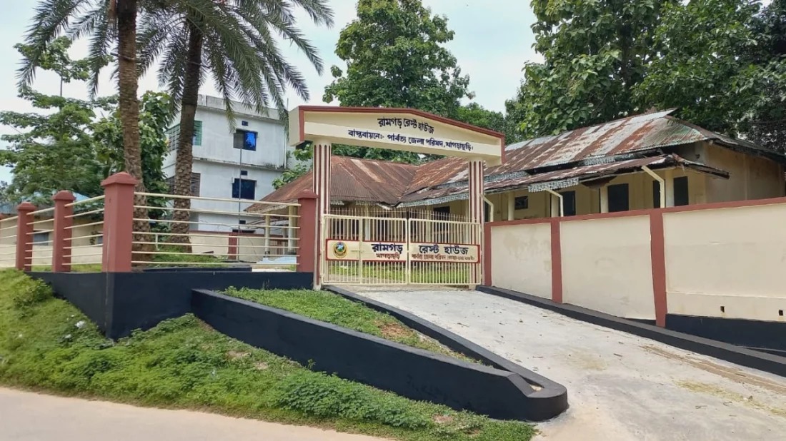 মাত্র আড়াই লাখ টাকায় শত বছরের ঐতিহাসিক স্থাপনা বিক্রি